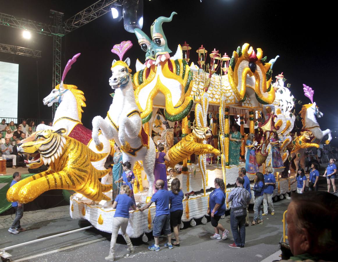 Carroza en fiestas de Coso Blanco.