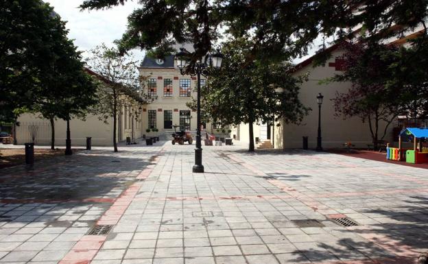 Patio de la Casa de Cultura Doctor Velasco de Laredo.