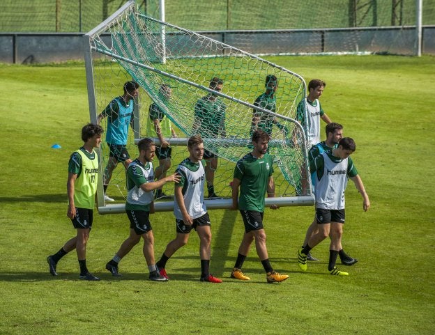 Los futbolistas del Racing regresan a la competición tras un verano sin sobresaltos.