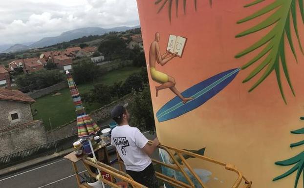 Aryz, Waone, Okuda, Remed, Suso33, Andi Rivas, Vicky Uslé, Gr170, Juan Díaz Faes, Manuel León o Ana Barriga reinventan los escenarios urbanos.