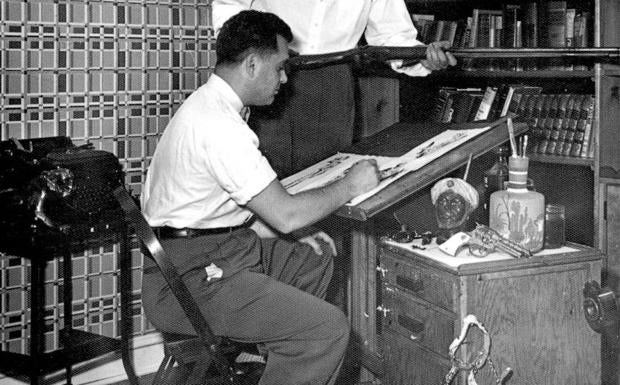 Kirby dibuja junto a Joe Simon.