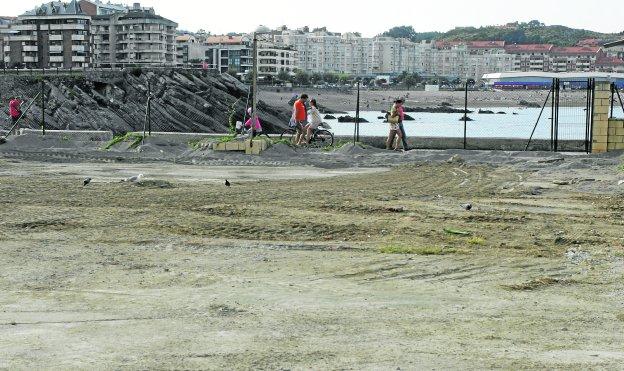 El nuevo aparcamiento habilitado por el Ayuntamiento está ubicado junto al paseo de Ostende.