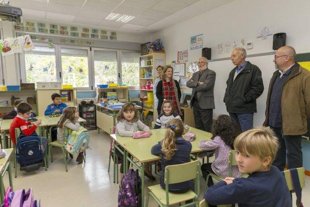 El consejero de Educación, Cultura y Deporte, Ramón Ruiz, durante la inauguración de las obras de ampliación del colegio Cuevas del Castillo el año pasado.