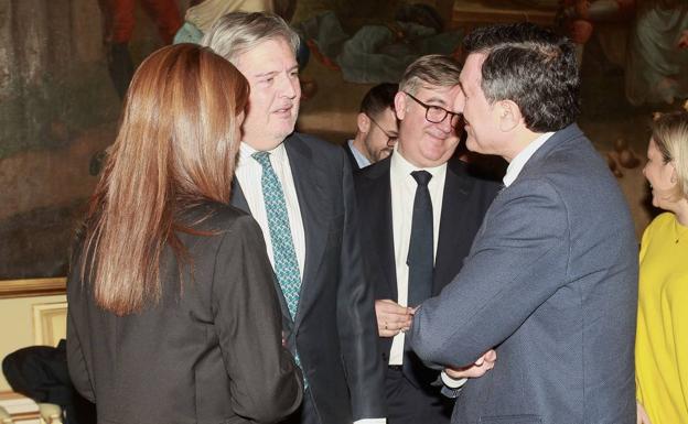 Fernández Mañanes con el ministro, Méndez de Vigo, ayer en Madrid./