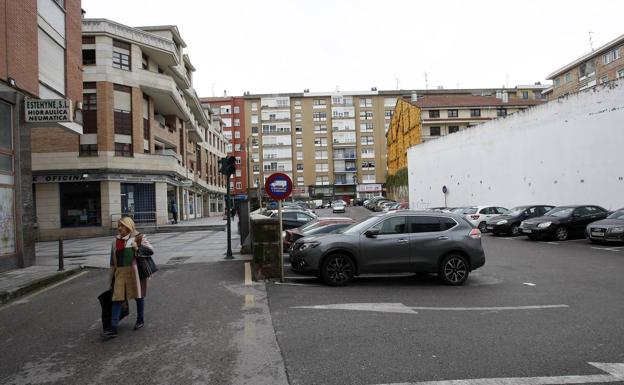 El suceso se produjo en el aparcamiento público de la calle Pintor Modinos./Luis Palomeque