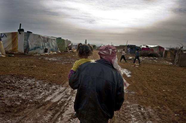Refugiados sirios en un campamento a las afueras de Baalbek, en Líbano. /Michael Goldfarb / efe
