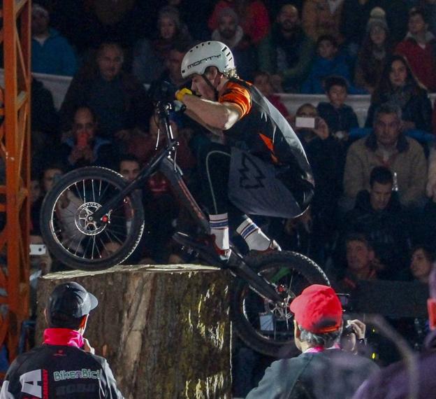 Un momento de la pasada edición del Bike Trial Indoor, con Vasek Kolar en acción./Blanca Carbonell