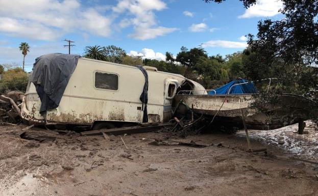 Destrozos causados por las inundaciones en el condado de Santa Bárbara, en California./Mike Eliason (Efe)