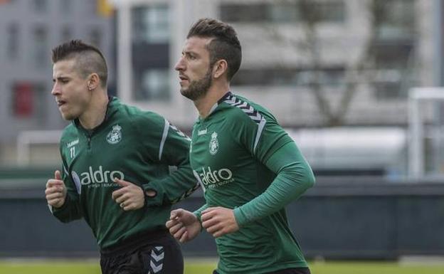 Dani Aquino y Borja Lázaro, en un entrenamiento. /Javier Cotera