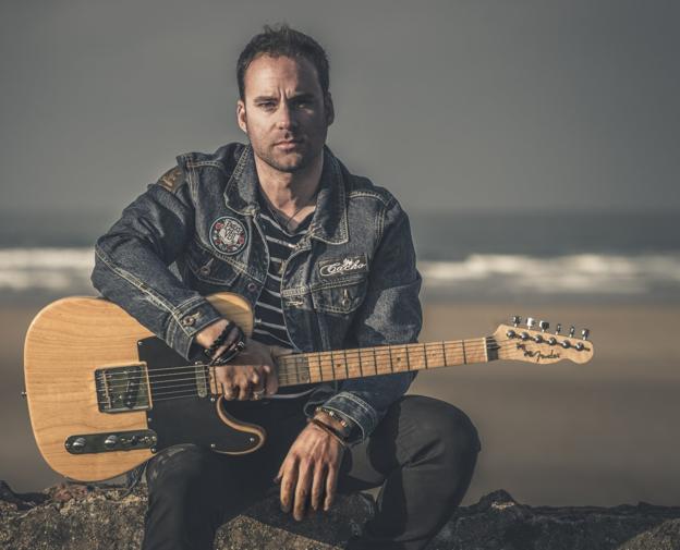 Cacho, en una imagen promocional de su nuevo álbum :: Fran Linares/
