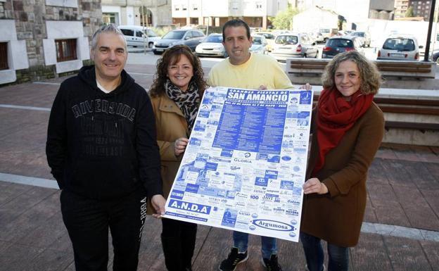 La concejala de Festejos de Torrelavega, Patricia Portilla junto a los integrantes de la organización de las fiestas del barrio Covadonga, Óscar Herruzo, Pilar Pérez y Alberto Gómez./Luis Palomeque