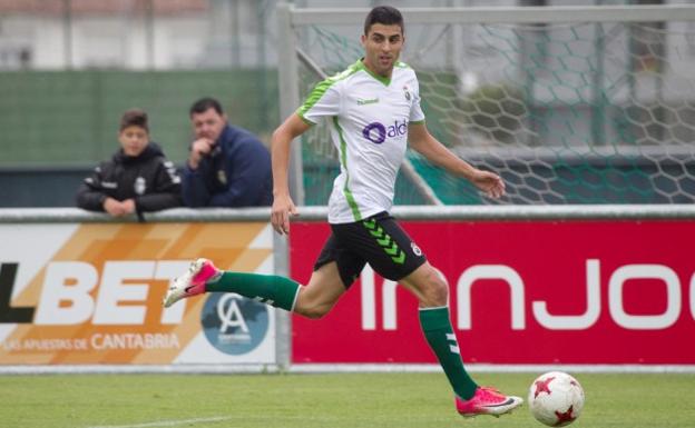 Imagen de Diego Rozas, defendiendo los colores del Racing./