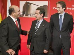 Emilio Botín, Miguel Ángel Revilla, Íñigo De la Serna y José María Fuster, tras presentar ayer el proyecto. / ROBERTO RUIZ/