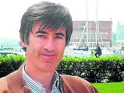 El narrador santanderino Carlos Villar Flor, profesor de literatura inglesa en la Universidad de La Rioja. :: DM/