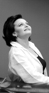Muere Rocío Dúrcal, niña prodigio del cine español y reina de las rancheras y boleros/