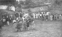 Un baile a la vieja usanza en un lugar del valle de Carriedo. / ARCHIVO PARTICULAR/