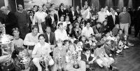 Foto de familia de los galardonados en la fiesta del fútbol de Cantabria. / SANE/