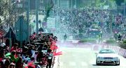 Los aficionados cántabros disfrutaron con las evoluciones de Fernando Alonso a bordo de un Mercedes. /M. DE LAS CUEVAS/