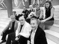 En primer término, de izqda a drcha, Paco Valladares, Juanjo Seoane y José Luis Pellicena. En segunda fila, Iván Gisbert, Román Calleja, Concha Cuetos, Guillermo Muñoz y Lola Manzanares. / M. DE LAS CUEVAS/
