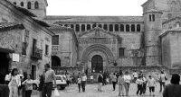 Santillana del Mar acoge cada verano a miles de visitantes de todo el mundo. / SE QUINTANA/