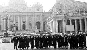 Coral de Los Corrales de Buelna en el Vaticano. / CAVIA/