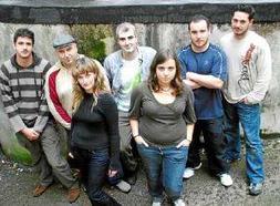 El Hombre Pez inauguran hoy, sábado, el 'San Juan Folk-Arenal de Penagos'. / DM/