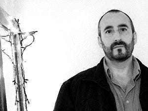 El poeta Alejandro Céspedes, autor de 'Sobre andamios de humo'. / DM/