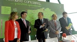 López Marcano, en el centro, presentó la campaña junto con responsables de Cantur. / SE QUINTANA/