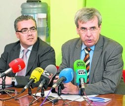 Pedro Hernando (izquierda) y Rafael de la Sierra. /ROBERTO RUIZ/