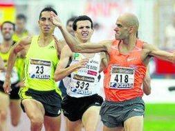 Momento en el que Reyes Estévez se proclama campeón de España de 1.500 metros, por delante de Higuero y Casado. / EFE/