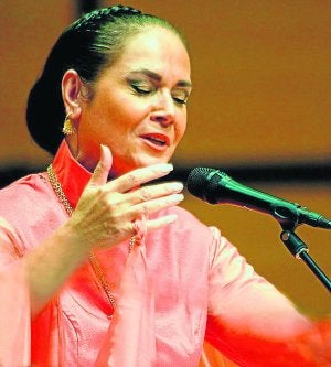 La voz de Parissa sonará en Tudanca. La santanderina Cristina Gatón actúa en Viérnoles. /DM/