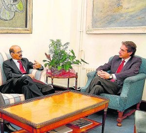 El alcalde, con el ministro saharaui de Cooperación. :: DM/