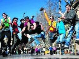 Muyayo Rif. La banda, originaria de Cornellà, mezcla músicas del mundo, sobre todo, acentos latinos con la firmeza del rock. :: DM/