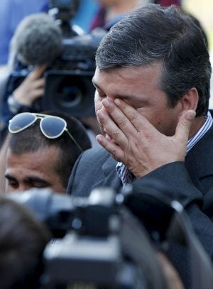 Pedro Namora, una de las víctimas llora ante las cámaras. ::
EFE/
