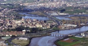 Panorámica de El Astillero con la ría de Boo y las Marismas Blancas. ::
DM/