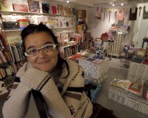 Ainara Bezanilla, en la librería Mundanalrüido, integrante del equipo Peonza. ::
CELEDONIO/