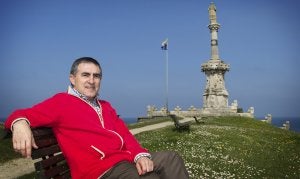 Javier Caviedes, hasta ahora concejal del PP en Comillas, deja el partido junto a la otra edil y los miembros de la junta local. ::
J. ROSENDO/