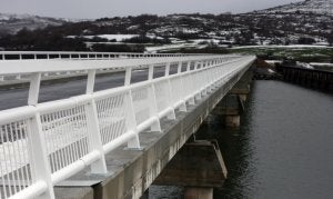 El nuevo puente de Orzales, que une la localidad con la península de La Lastra, se inaugurará próximamente. ::
J. L. S./