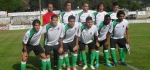 El once titular del Racing B, ayer en el campo del Prado de Navia, donde se enfrentó al Real Oviedo. :: DM/