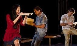 Patricia Cercas, Luis Oyarbide y Miguel Ángel de Juan, en una de las funciones que hicieron la pasada semana para escolares. :: JAVIER COTERA/