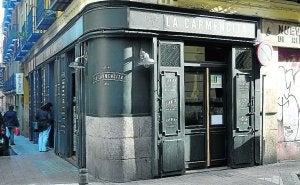 El establecimiento data de 1854, es la segunda taberna más antigua de Madrid. ::
DM/
