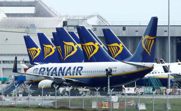 Ryanair prohíbe hacer fila al embarcar y limita el equipaje a bordo para  evitar contagios | El Diario Montañes