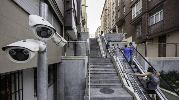 Sólo en tres de las calles con ascensores y rampas hay cámaras de ...